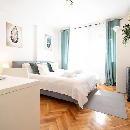 Boulevard 1-bedroom Flat Apartament
