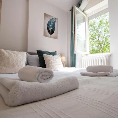 Boulevard 1-bedroom Flat Apartament
